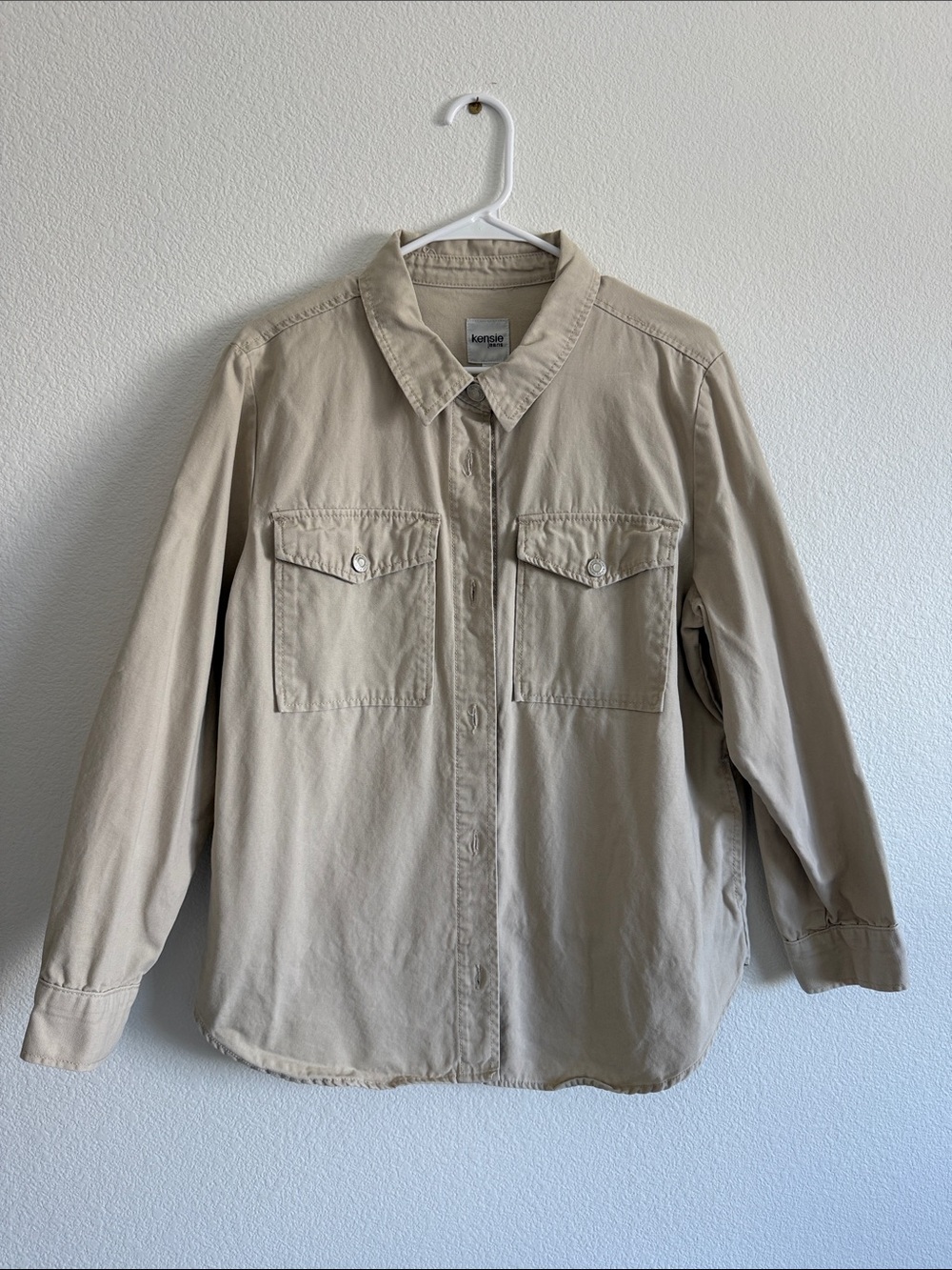 Kensie Women’s Light Beige Button-Front Shirt Jacket